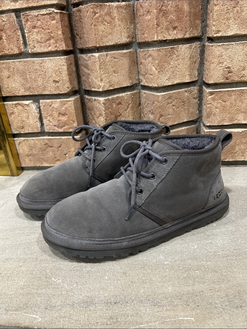 UGG Neumel s/n 3236 Men's Suede Low Chukka Boots grey Size 10